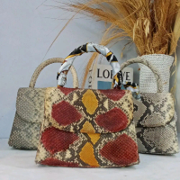 tas selempang cantik, tas tenteng cantik, tas elegan, tas cantik tas elegan, tas terbuat dari kulit 