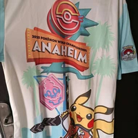 Kaos Jersey ukuran XL motif Varsity Pikachu dari Pokemon World Championship 2025 Anaheim