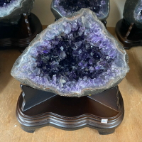 天然 烏拉圭🇺🇾5A財寶袋圓洞型 紫晶洞 紫水晶洞 🔮 靠山 天然聚寶甕 😘系列 2.7kg 編號:421