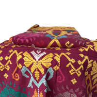 Songket bali tenunan sidemen, warna marun cerah. Kain Elegan pengantin bali