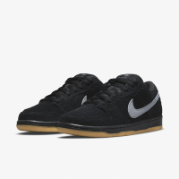 【NIKE 耐吉】滑板鞋 SB Dunk Low Pro 男女鞋 氣墊 避震 麂皮 厚鞋舌 膠底 情侶穿搭 黑 灰(BQ6817-010)