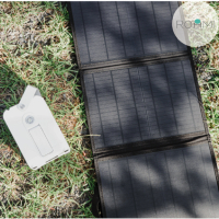 Roommi 多功能行動電源供應器小電寶＋40W 太陽能充電板