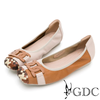 GDC 真皮格紋大尺碼撞色經典舒適軟底平底鞋-棕色(224462-62)