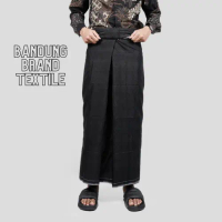 Sarung Dewasa Muslim GHS Hitam Polos untuk Pria Santri - Tenun Indonesia Wilayah Bandung - Nyaman Ka