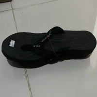 sendal murmer paling cocok buat gen z because so cool dan fleksibel