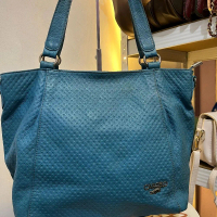 tas tote warna biru bahan kulas