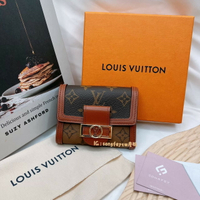 歐美代購🇺🇸台灣現貨 LV 達芙妮三折短夾 M68725 情人節
