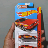 mainan diecast hotwheels hot wheels hw delorean dmc-12 merah kuning