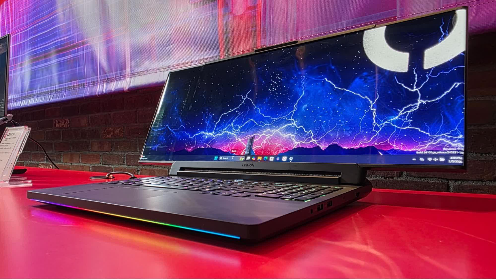Lenovo の Legion Pro Rollable コンセプト：ウルトラワイド 