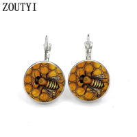 New/Charming SUTEYI creative bee photo pattern, convex glass inlay earrings, feminine decoration.