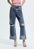 Urban Revivo Ripped Straight Jeans