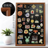雪櫃貼磁啜小黑板立式廣告展示板吧唧穀子收集板置物架掛式展示架【胡桃色】標準框60x90cm
