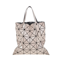 ISSEY MIYAKE 三宅一生 BAOBAO 亮面三角格6x6手提包 (奶茶色)