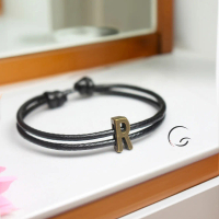 Gelang inisial huruf tali hitam