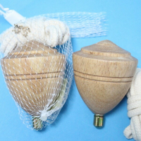 台灣製陀螺 (大) 木質陀螺 /一個入(定100) 直徑68mm 彩繪陀螺 實木陀螺 原木陀螺 木陀螺 童玩 木製陀螺 傳統陀螺-美