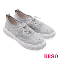 A.S.O 阿瘦集團 BESO 飛織布燙鑽綁帶平底休閒鞋(淺灰色)
