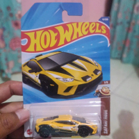 Hot wheels lamborghini huracan sterrato yellow