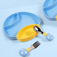 【練習吃飯】可愛蘑菇造型兒童矽膠餐盤餐具組(吸盤餐盤 叉子 湯匙 分格餐盤 環保餐具 輔食 防滑 嬰兒)