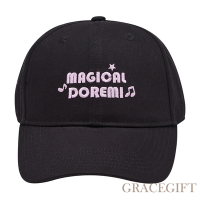【Grace Gift】小魔女DoReMi聯名-魔女莉卡電繡棒球帽 黑