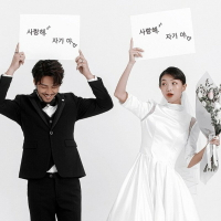 2020新款影樓攝影道具韓式手拿板創意情侶室內婚紗拍照韓文手舉牌