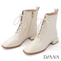 DIANA 3.5cm彈性羊紋皮顯瘦款綁帶方頭粗跟短靴-率性時尚-米白