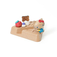 小禮堂 Hello Kitty 木製造型手機架 蘋果派款 (質感木製傢飾)
