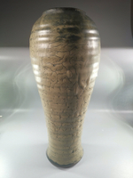 日本 鐵釉冰裂開片紋花瓶 花入 花器，梅瓶器型造型婀娜多姿，