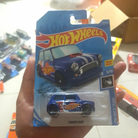 Hot wheels morris mini michelin
