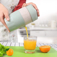 Manual Fruit Juicer Fruit Squeezer Wheat Straw Juicer Lemon Citrus Orange Juicer Portable Fruit Extractor Kitchen Accessories