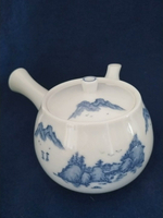 日本回流青花側把壺。款泉峰。球形出水。尺寸13x8.5。全品