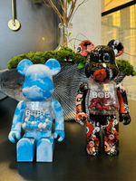 【公司現貨速發】免運 開發票bearbrick400%暴力熊手辦永生花藍天白云潮牌積木熊擺件送禮物