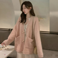 La Belleza簡約時尚V領牛角釦雙口袋包芯紗針織毛衣外套