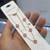 Kalung liontin titanium clover kecil