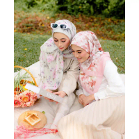 ผ้าคลุม SugarScarf ลายสวย หวานละมุน  ผ้าคลุมนูนูห์ ผ้าคลุมพันยาว amabella_official บาวาเรีย ผ้าคลุมส