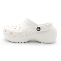 【手刀下單🤩滿額折扣進行中~~】 Crocs 卡駱馳 白色 厚底 經典 雲朵 懶人 涼拖鞋 女款 J2314【新竹皇家206750-100】