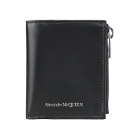 【ALEXANDER MCQUEEN】ALEXANDER McQUEEN印花白字LOGO小牛皮4卡壓釦式對折零錢夾包(黑)
