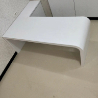 Meja Direktur L atau Meja Dokter Sistem Custom Bahan Multiplek 18mm Lapisan HPL Desain Modern dan Fu