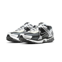 【NIKE 耐吉】休閒鞋 NIKE ZOOM VOMERO 5 PANDA 黑白熊貓 老爹鞋 休閒跑鞋 健身訓練鞋 CI1694-001