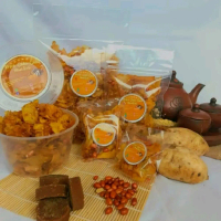 1 kg keripik/keripik ubi jalar gado gado renyah gurih enak makanan ringan sneack kemasan Cemilan Sna