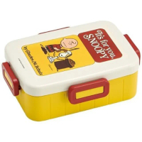 【小禮堂】SNOOPY 史努比 日本製 方形四扣微波便當盒 塑膠便當盒 保鮮盒 650ml 《米紅 電話》