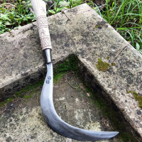 ARIT RUMPUT DAN PADI UKURAN 50 CM BAJA PER Ketebalan 3 mm Lebar 3 cm Arit Rumput dan Padi Bahan Baja