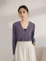 OBSTYLE 純色V領車褶泡泡袖上衣《AB19193》