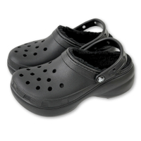Crocs 卡駱馳 軟毛絨雲朵克駱格 女 黑色 暖棉內裡 秋冬加絨保暖洞洞鞋 厚底涼鞋 鯨魚鞋 包頭防水拖鞋 輕量 增高 207938-001