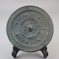 Fine antique bronze mirror with round pattern of Han Dynasty