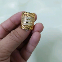 nhẫn nữ size 12. đính đá. chất liệu titan mạ vàng 18k