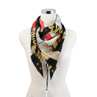 【MOSCHINO】經典LOGO品牌皮帶純絲披肩方型大絲巾圍巾(黑白)