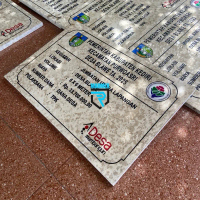 Prasasti ukir batu marmer finishing glossy
