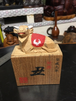 日本回流木雕擺飾，十二生肖之丑牛，原木盒，牛長度約8cm，特