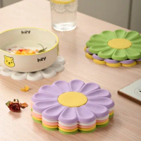 Daisy Flower Insulation Mat for Hot Pots and Dishes 6.7 Inch Round Flexible Silicone Pot Holders Hot Pads Anti-Slip Coaster