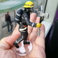 CWS消防員人偶公仔黑衣手持鋼斧面罩背氧氣桶合金比例24鴻興